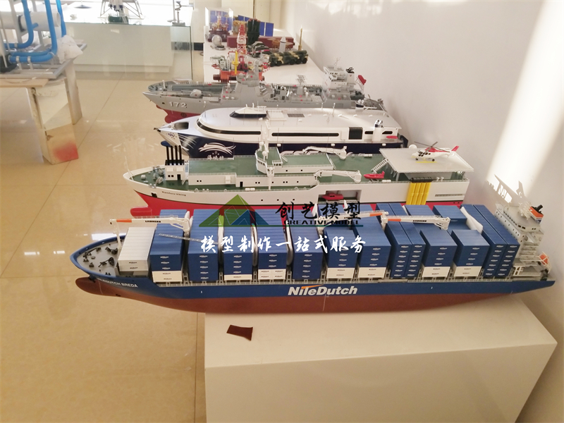 ”海峡号“船舶模型